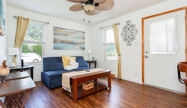 BIG Yard/Pet Friendly/1 BR Private House/FastWi-fi