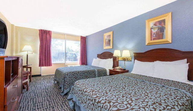 Blue Way Inn & Suites Wichita East-2 Queen Bed Non Smoking