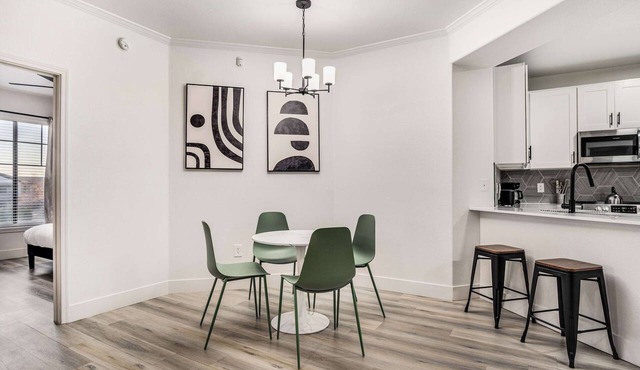 Boulevard Stays 2BR by Stadium Pool, Parking, Gym 05
