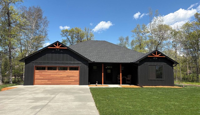 Brand New 4 Bedroom Cabin in Breezy Point with Game Room
