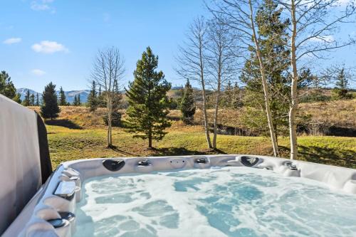 Breckenridge Stay Hot Tub Walk to Trails