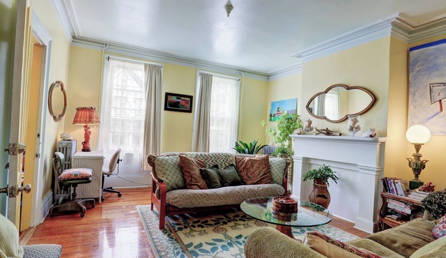 BRIGHT, CHARMING 3-BR WITH GARDEN IN THE HEART OF TOWN