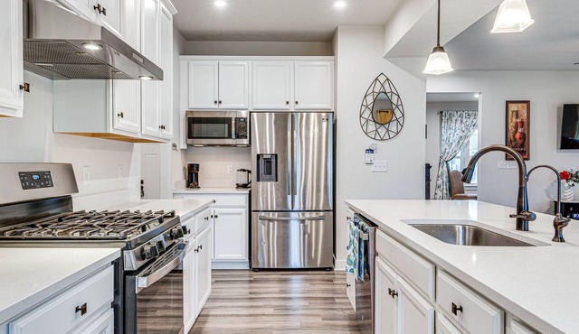 Bright Plainfield Home ~ 14 Mi to Indianapolis!