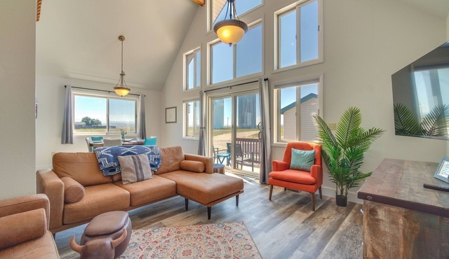 Bright Wyoming Retreat w/Deck & Mountain Views!