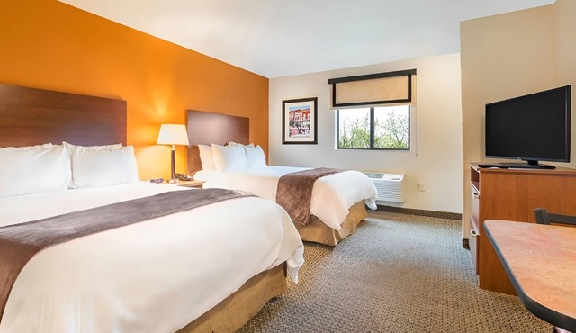 Budget-Friendly Long-Term Stay with Full Kitchen Near Entertainment - 3 Units!