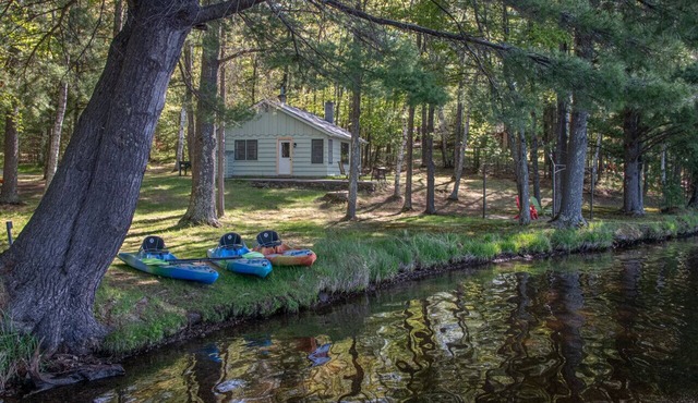Catfish Lakeside Cottage
