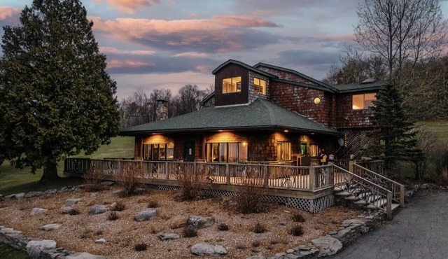 Centrally Located Five Bedroom House! Steps from Golf, Restaurant, and Bar!