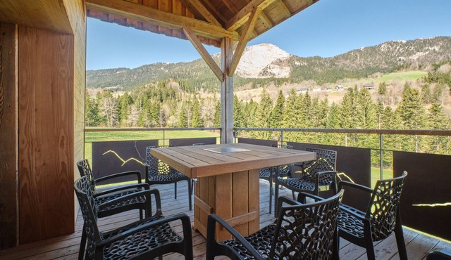 Chalet 'Les 3 Som' with Mountain View, Private Terrace and Wi-Fi in Saint-Pierre-de-Chartreuse