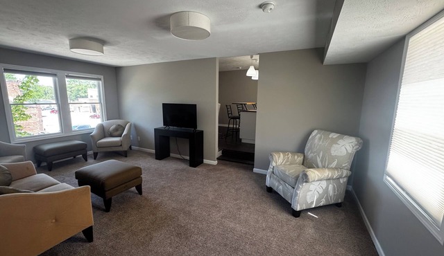 Charming 1-bedroom apartment downtown Omaha. Perfect for CWS or visiting Zoo