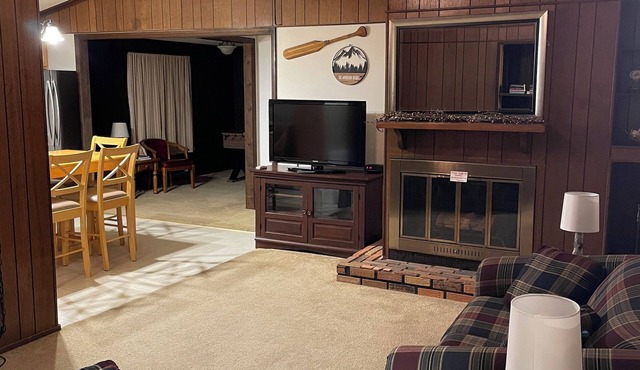 Charming 2-bedroom house with WiFi, AC in wonderful Townsend