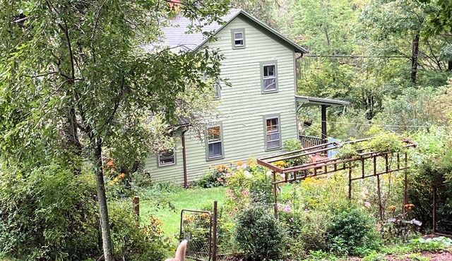 Charming 2-bedroom house with WiFi outside Fleischmanns, NY