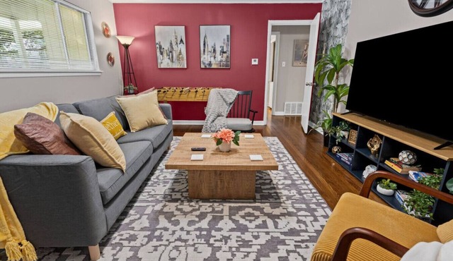 Charming 2BD: TCU Walkable, Blissful & Joyful !