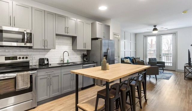 Charming 2BR/2BA Suites Near Downtown Cincinnati