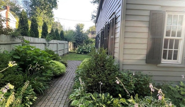 Charming 3-bedroom farmhouse in Clinton Corners with AC