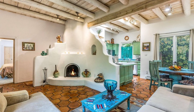 Charming Adobe Near Historic Plaza