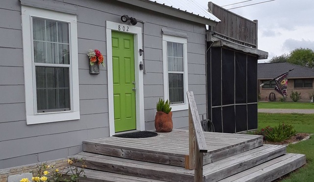 Charming home 2 blocks from waterfront in Seadrift
