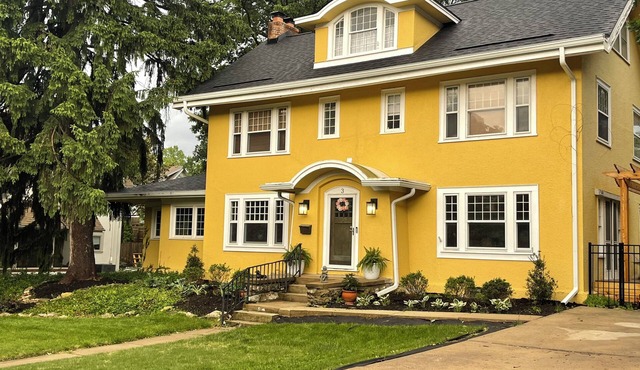 Charming house in serene Kansas City perfect for your getaway
