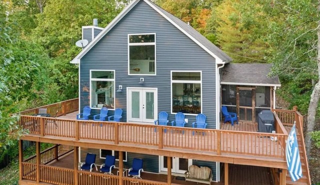 Charming Lakefront Estate that Sleeps 12 on Beautiful Rough River Lake, KY!