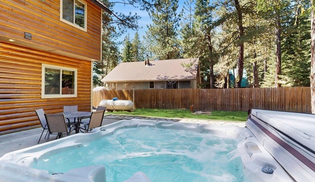 Charming McCall Cabin | Hot Tub & Fenced Yard