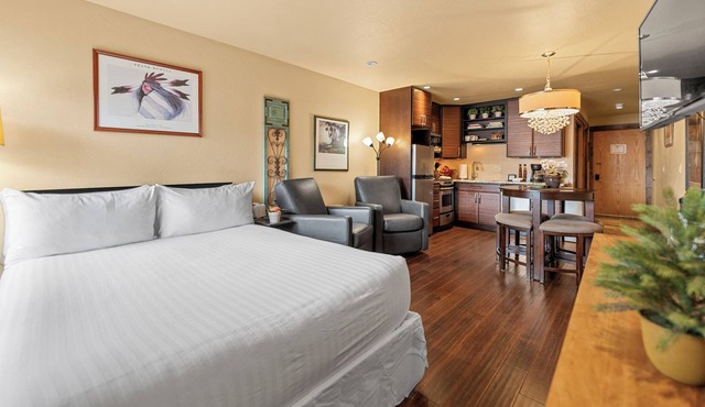 Charming Mountain Studio w/ Hot Tub Near Frisco Main St