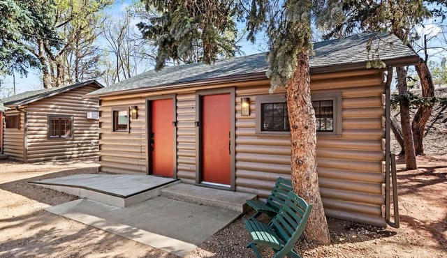 Charming Pet-Friendly Cabins with Scenic Views near Garden of the Gods, Colorado Springs CO