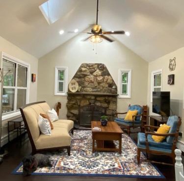 Charming Rustic Stone Cottage in Middletown