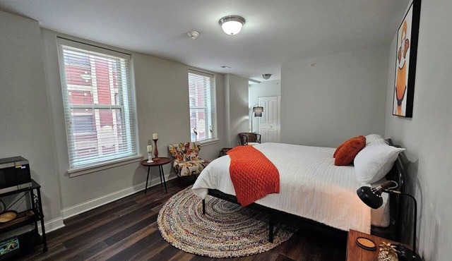 Charming Studio at The Inman - 212