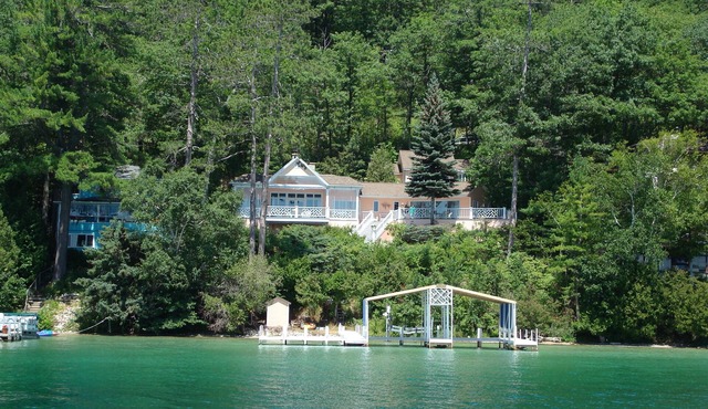 Charming Walloon Lake Cottage on the Water