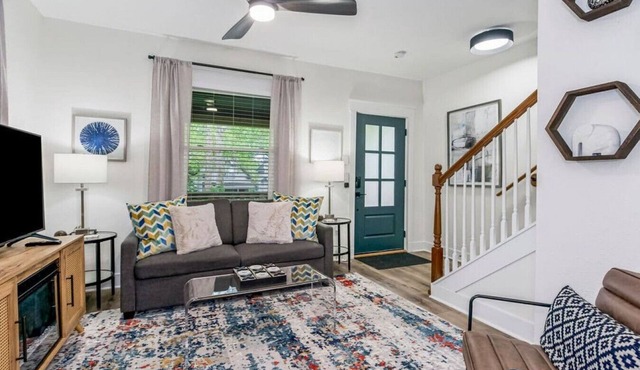 Chase House on Forest · 2BR with Private Baths | 30+ Day Stays