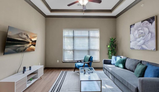 Chic 2BR- Pool,Gym,Pkng,Near BOK Ctr&Arts Dstrct