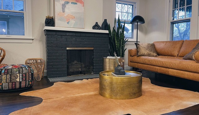 Chic Bungalow Located In The Heart Of Wichita