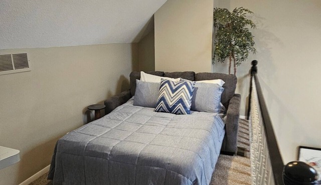 Chic & Central: Modern 2BR Overland Park Hideaway