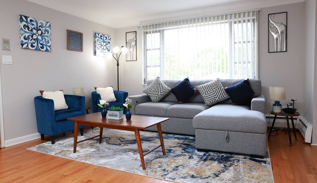 Chic Peaceful Pet-Friendly Suburban HOME! Close to it ALL!