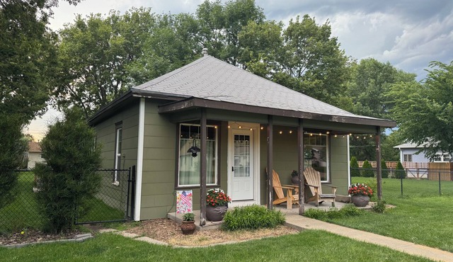 Clean, cozy, pet- smoke free cabin.
