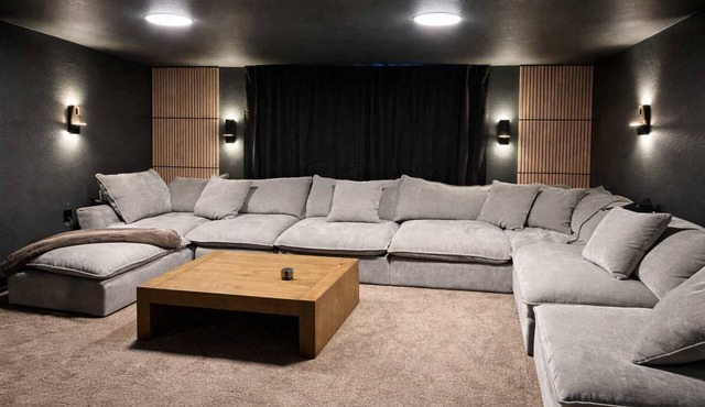 CO9. (House) Sleeps 12 | Hot Tub + Game Room + Theater