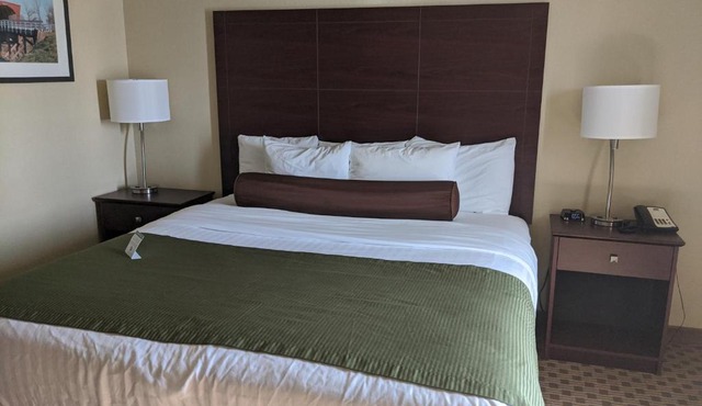 Cobblestone Inn & Suites-Winterset