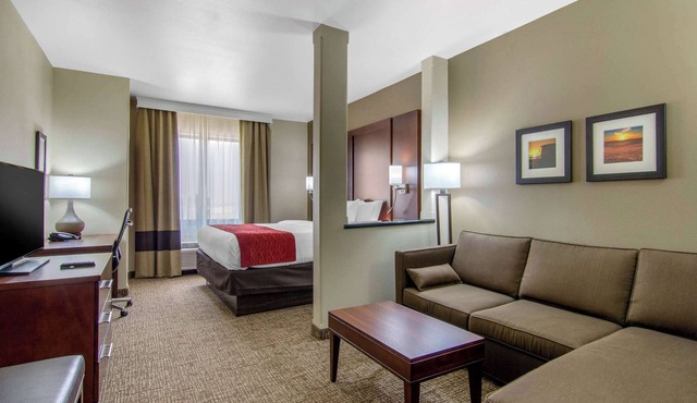 Comfort Inn & Suites Shawnee - Kansas City