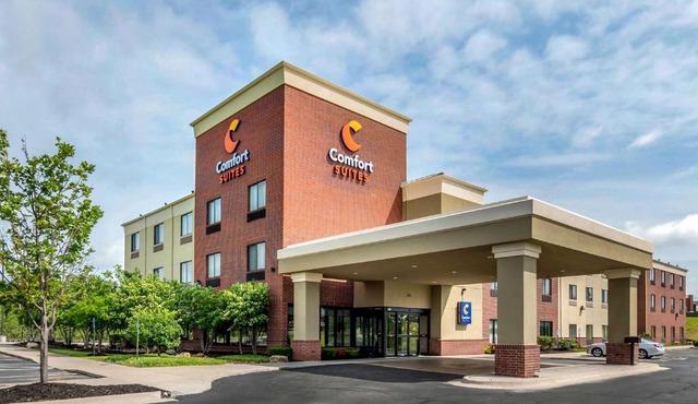 Comfort Suites Speedway - Kansas City