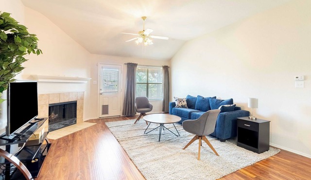 Comfortable 4BR Retreat｜Private Yard｜Near Nature Trails, Lakes & Parks #41174