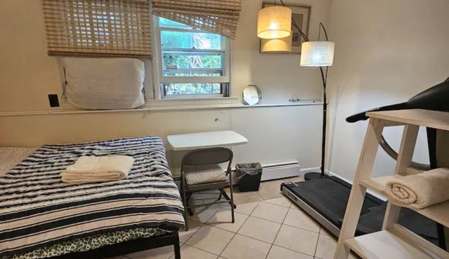 Comfortable Residential Suite for 4 adults and 2 kids in NW suburb of NYC