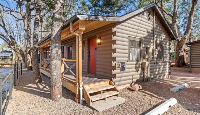 Comfortable Woodland Cabins with Pet-Friendly Amenities Near Garden of the Gods, Colorado Springs CO