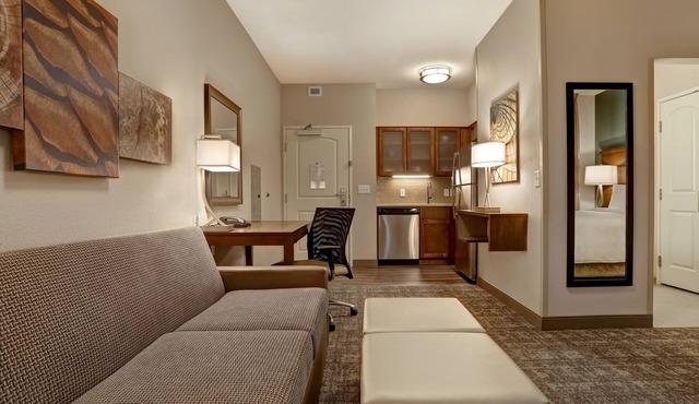 Comm-Accessible King Studio w/Kitchen, KS