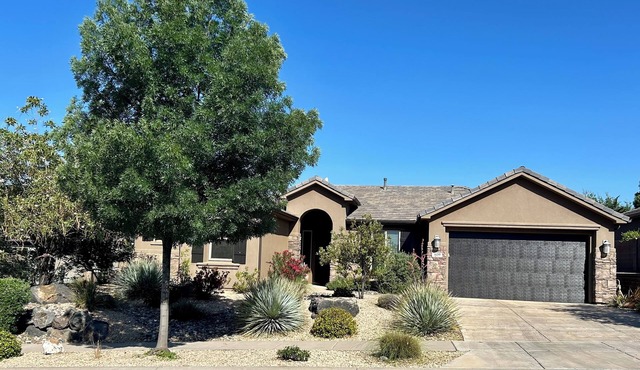 CORAL CANYON VIEW HOME ! UP ON THE LEDGE! DOG FRIENDLY! SUMMER SPECIAL!