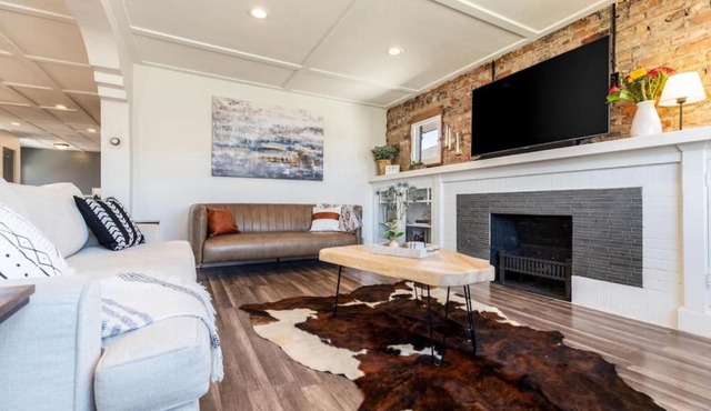 Cottage on Main Only Minutes to Downtown SLC