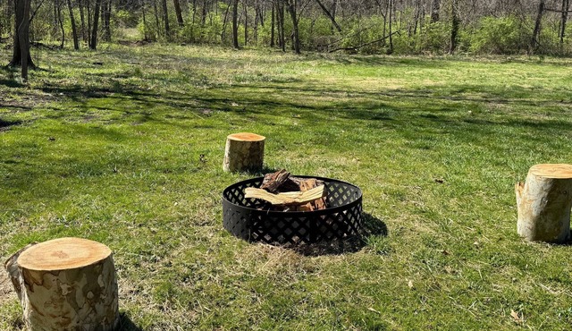 Country Cozy Getaway on 30 Acres Close to Town