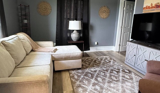 Cozy 1-bedroom apartment in serene Oklahoma City with AC