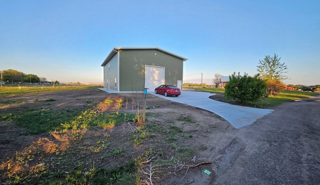 Cozy 1-bedroom apartment in Grand Island located on an urban farm.