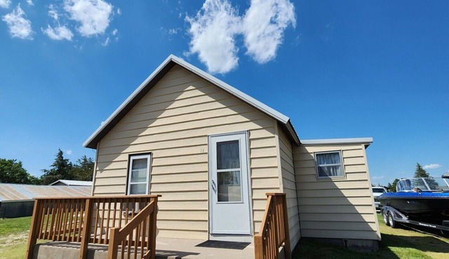 Cozy 1-bedroom cabin in serene Lemoyne with AC