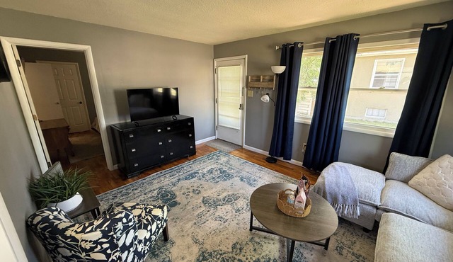 Cozy 1-bedroom house in adorable Fort Morgan with AC