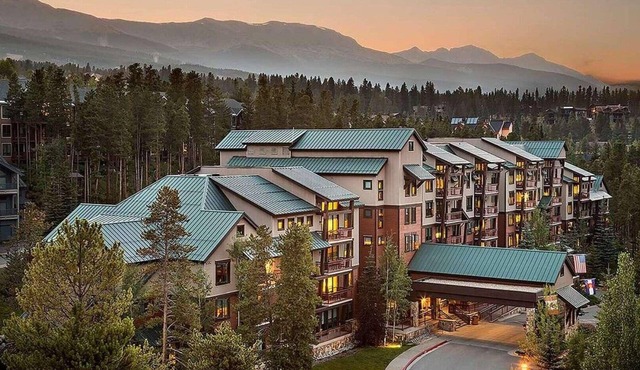 Cozy 1-Bedroom Suite at Valdoro Mountain Lodge – Ski & Relax